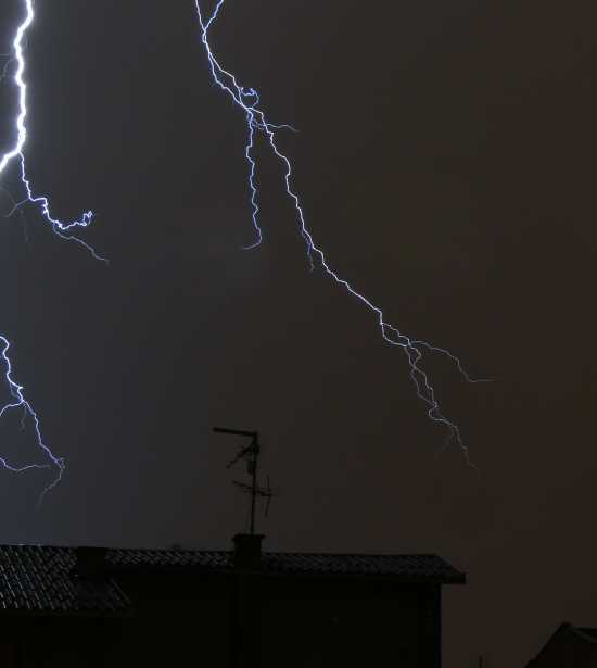 http://www.dreamstime.com/free-stock-photography-lightning-1-rimagefree1031503-resi3135722